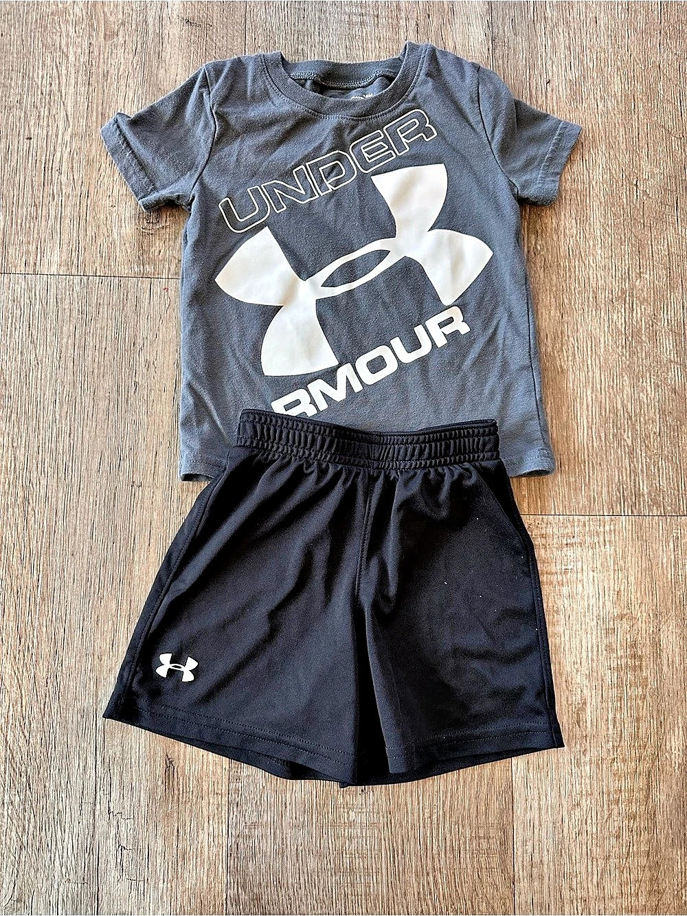 Under Armour HeatGear Boys 18M Athletic Set Gray & Black